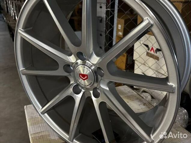Новые литые разноширокие диски R18 5x114,3 Vossen