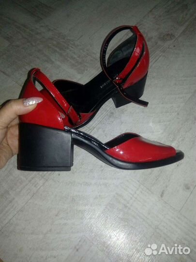 Босоножки 37