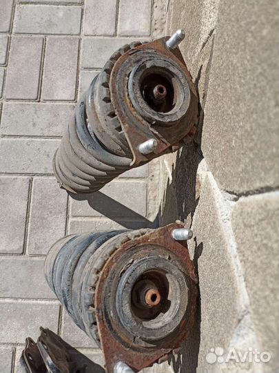 Стойки амортизаторов Subaru Outback bp9