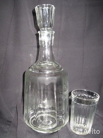 Крынка стеклянная старинная. Кувшин. Крынка молочн