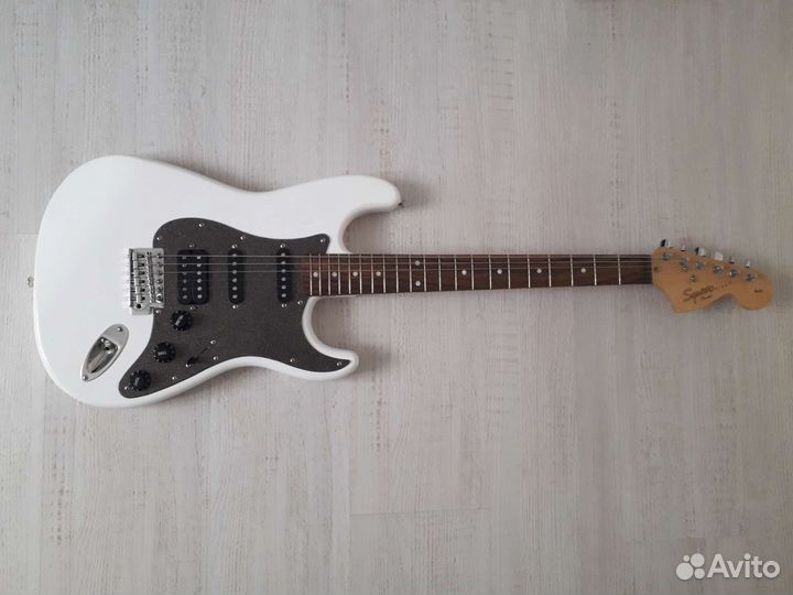 Электрогитара Fender Squier Olympic White