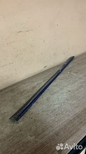 Молдинг двери задней правой Audi 80/90 B3 узкий