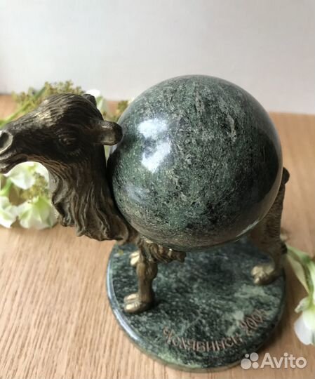 Скульптурная фигурка