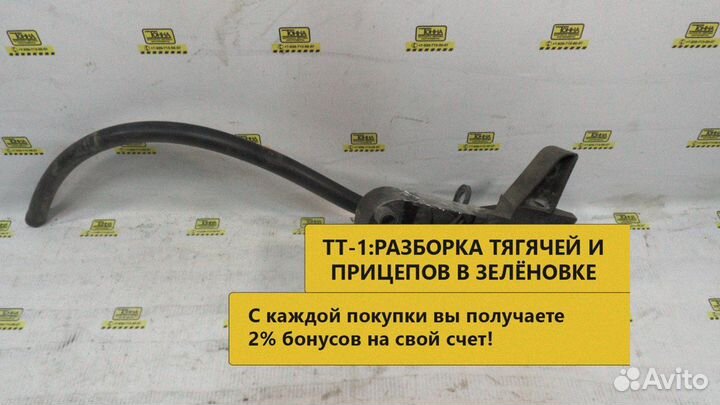 Кронштейн дефлектора кабины, нижний левый б /у MAN