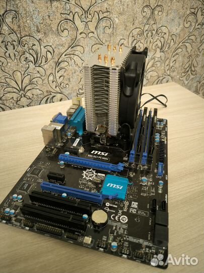 Материнская плата с процессором и памятью