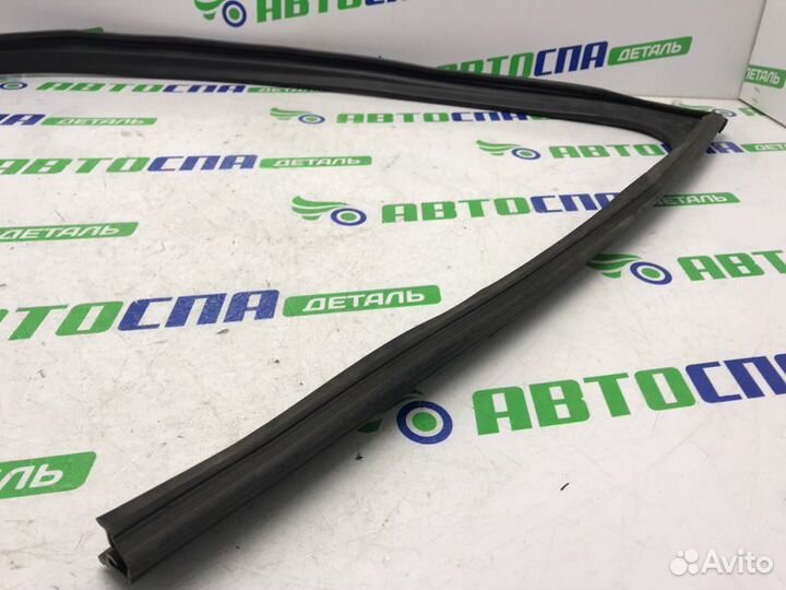 Уплотнитель двери стекла передний левый Mazda Cx-9