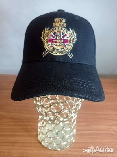 Бейсболка от бренда Lonsdale