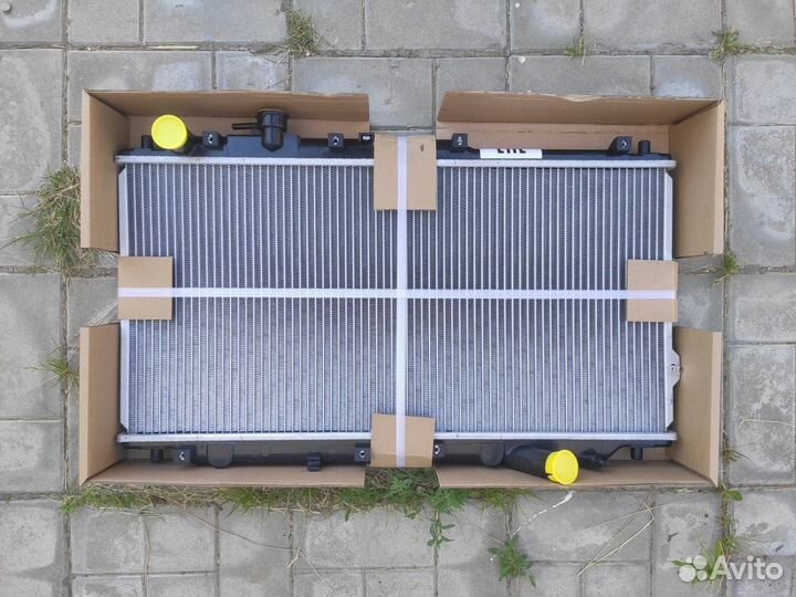 Радиатор охлаждения двигателя Kia Spectra