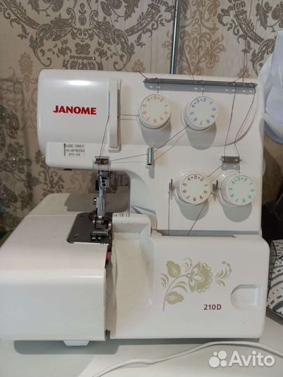 Оверлок Janome 210d