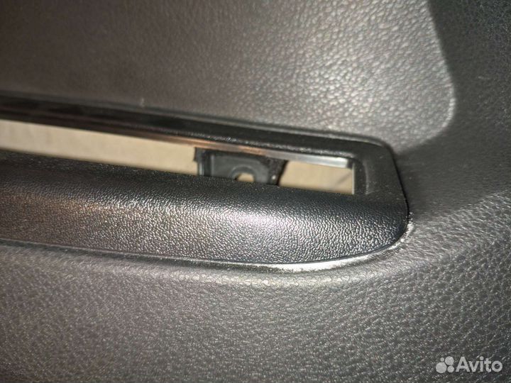 Обивка двери передняя левая Веста