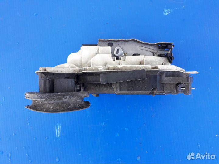 Замок двери задней левой Volkswagen Golf VI