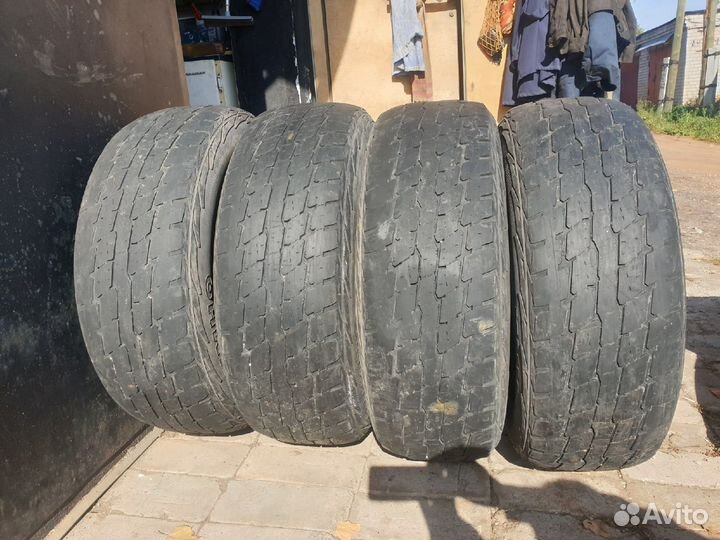 Kumho Road Venture AT61 235/65 R17 108S