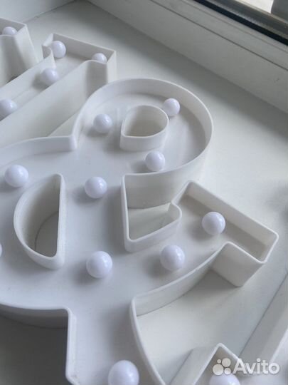 Украшение интерьера буквы V & I