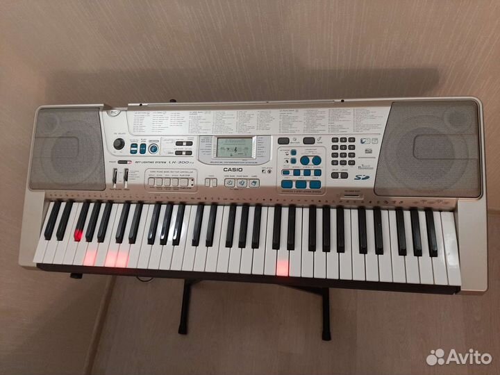 Синтезатор casio lk 300tu