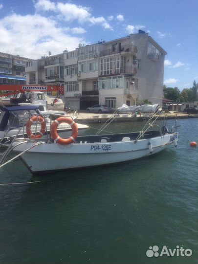 Продам моторную лодку