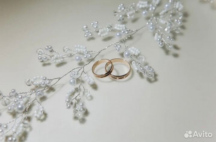 Веточка в прическу