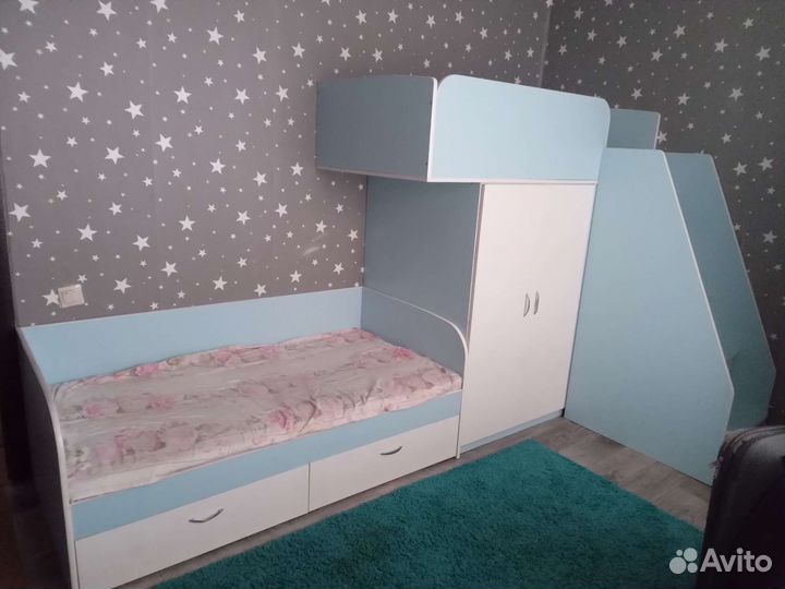 Двухъярусная кровать