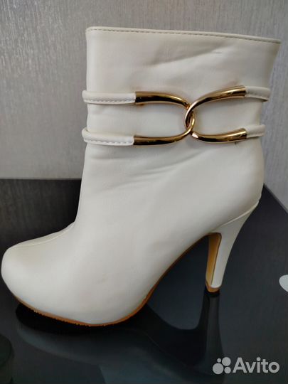 Сапожки белые 37 размера