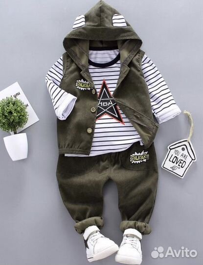 Много детской одежды