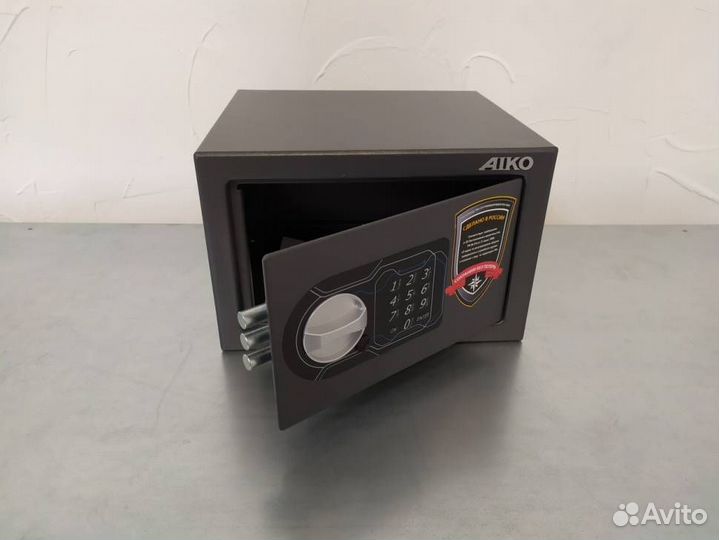 Сейф металлический