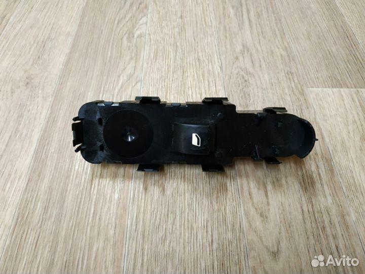 Кнопка стеклоподъемника переднего правого Пежо 308