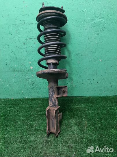 Стойка амортизатора передняя левая Suzuki Grand V