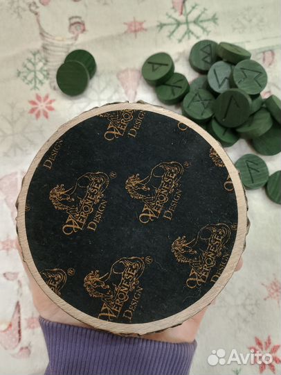 Руны в шкатулке Зелëный Человек