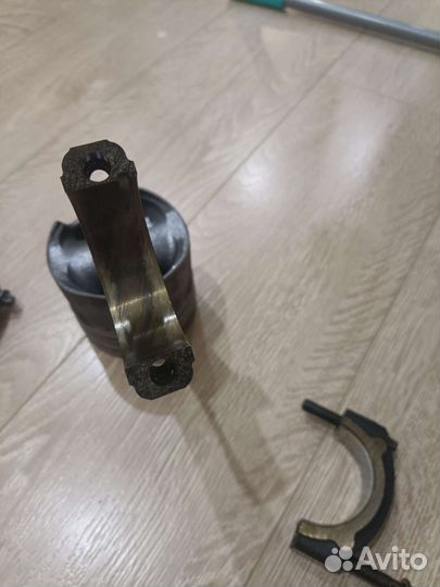 Поршни с шатунами Mercedes Benz OM651