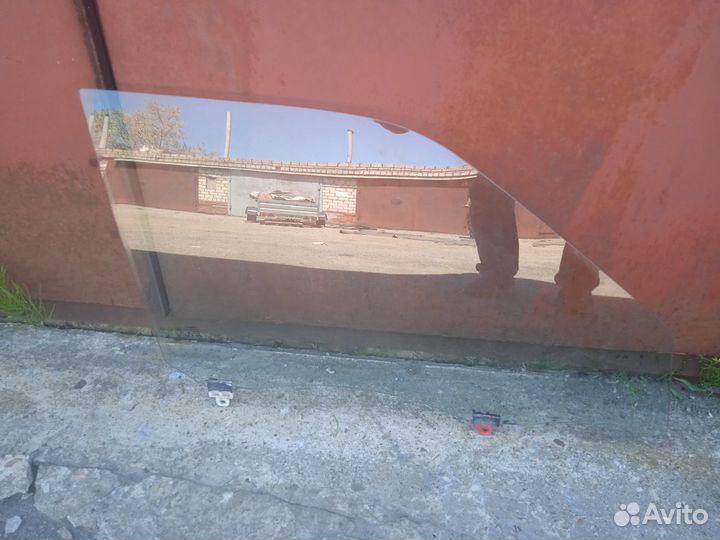 Стекло двери Toyota Probox переднее правое