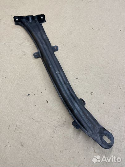 Распорка стакана левого под покраску Мерседес w212