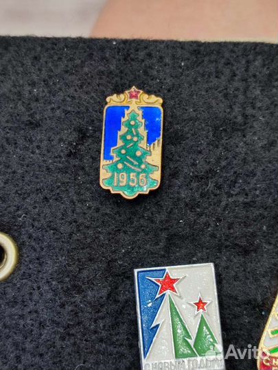 Значки новогодние ёлочки, кремлевская ёлка 1956