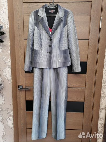 Брючный костюм жен. 46 раз