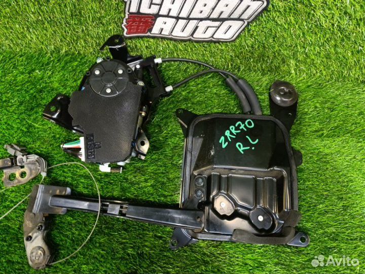 Доводчик двери задний левый Toyota Noah ZRR70