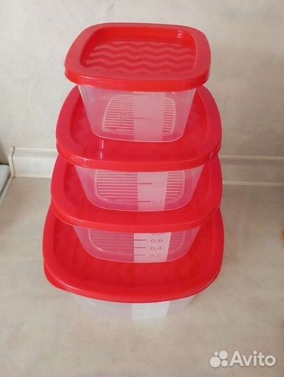 Набор пищевых контейнеров новый, 4 шт