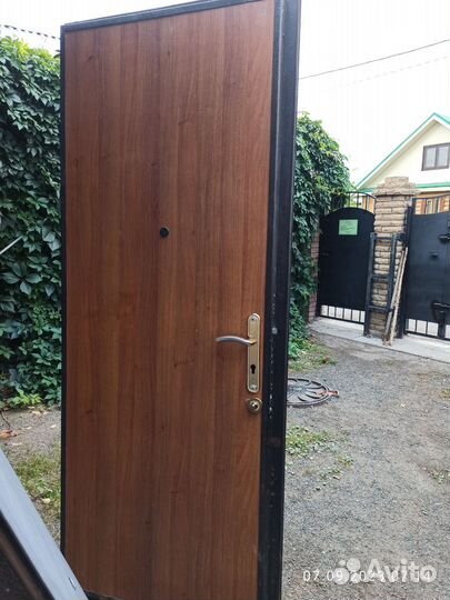 Дверь входная металлическая правая бу