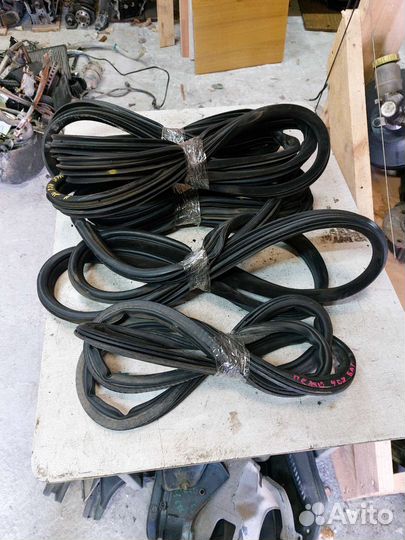 Уплотнитель Peugeot 407