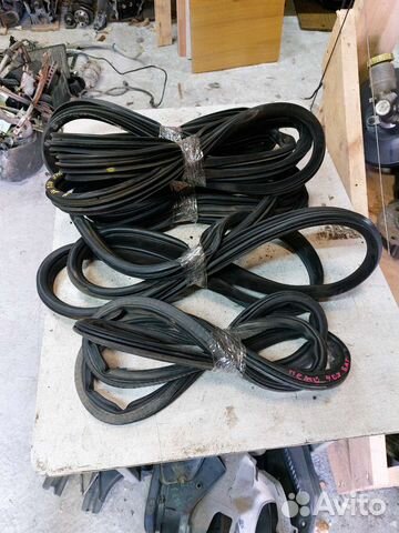 Уплотнитель Peugeot 407