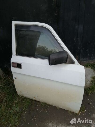 Передняя и задняя правые дверцы на Волгу