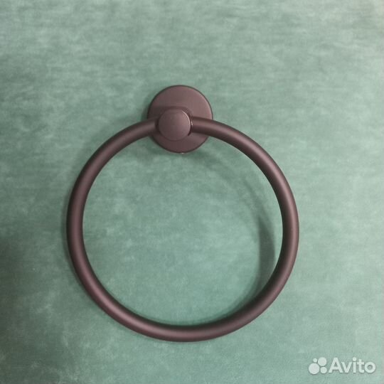 Держатель для полотенец в ванной