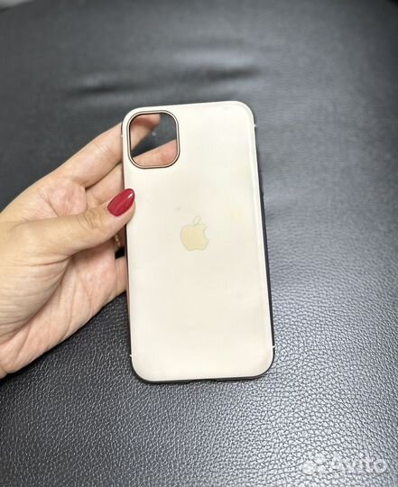 Чехлы на iPhone 11