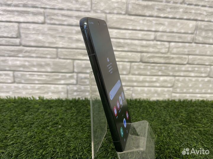 Samsung Galaxy S22, 8/256 ГБ