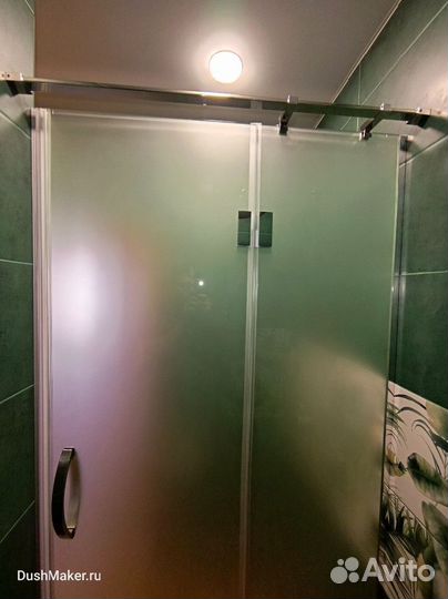 Стеклянные душевые перегородки