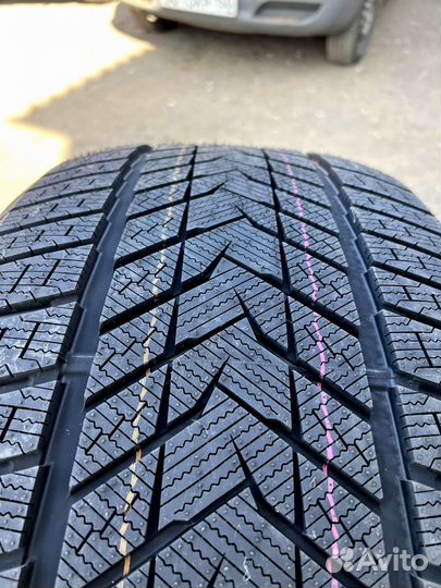 Sonix WinterXPro 999 275/40 R21 и 315/35 R21 88H