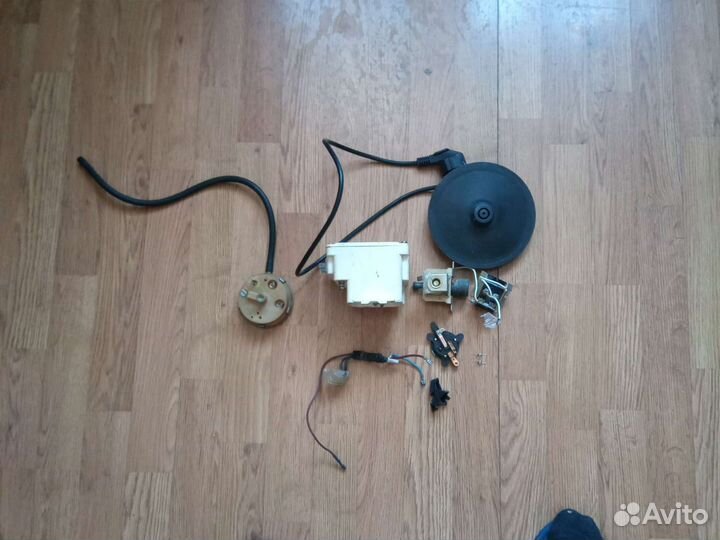 Запчасти от стиральной машины Вятка и от чайника