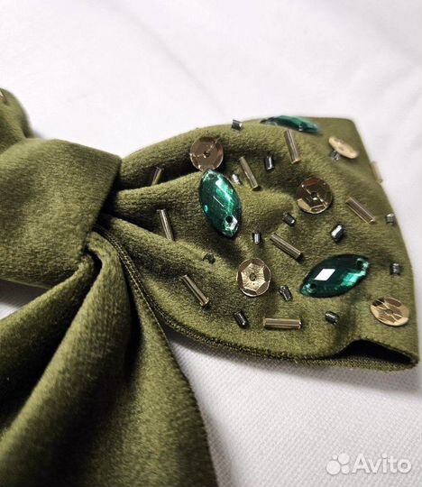 Банты и броши ручной работы