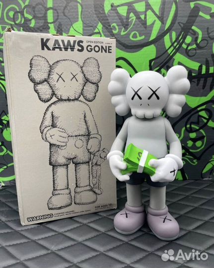 Игрушка Kaws с деньгами