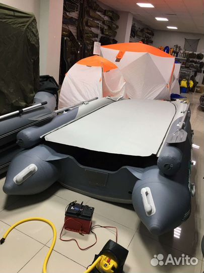 Лодка пвх Gladiator E380X серая