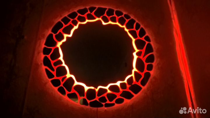 Декоративное зеркало с подсветкой 