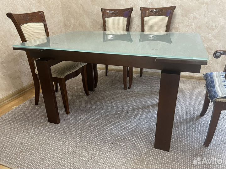 Кухонный стол стеклянный раздвижной