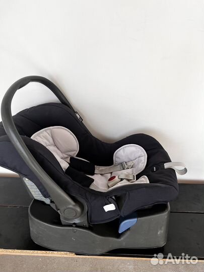 Автокресло Inglesina huggy multifix с базой